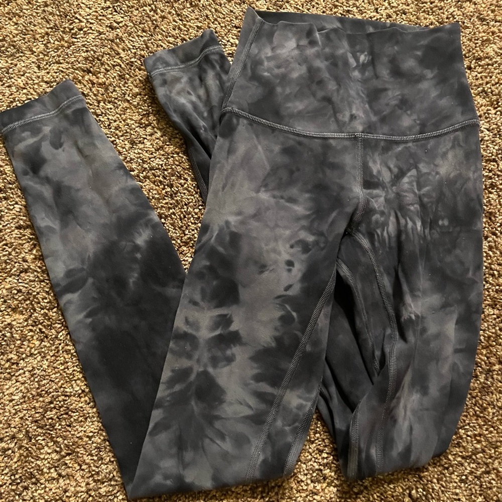 NWOT LULULEMON GREY DIAMOND DYE LEGGINGS SIZE 0